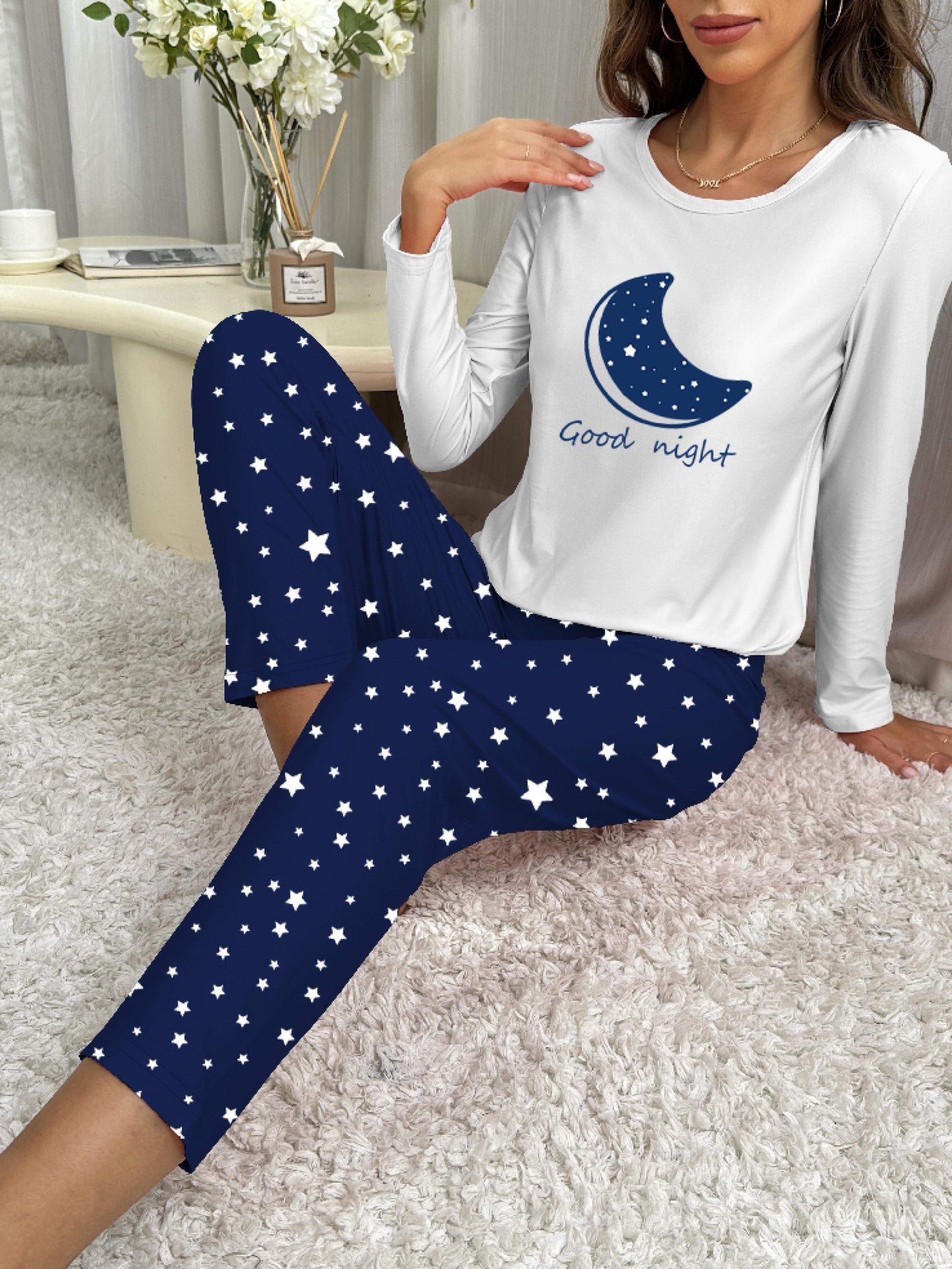 Pijama con estampado de estrellas, manga larga con cuello redondo y pantalones con cintura elástica